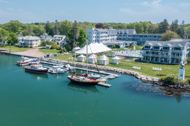 a small boat in a harbor